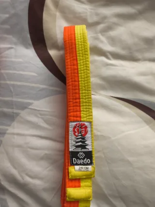 Lote equipación karate cinturones y zapatillas