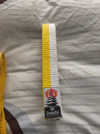 Lote equipación karate cinturones y zapatillas