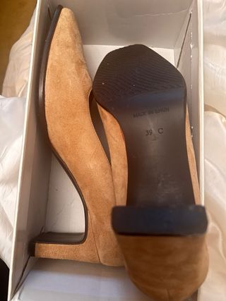 Zapatos de tacón beige ante