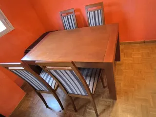 Mesa de comedor y 6 sillas de madera