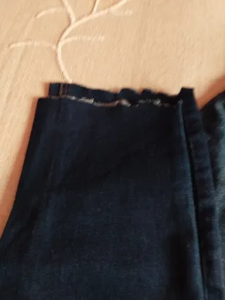 Vaqueros azules talla 46 pero tallan una menos 44