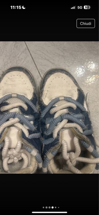 Scarpe jeans blu e bianche