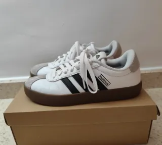 Zapatillas Adidas Blancas y Negras