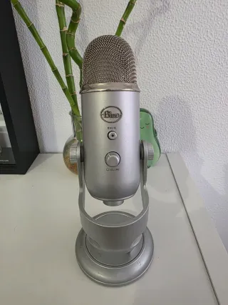 Micrófono Blue Yeti Gris