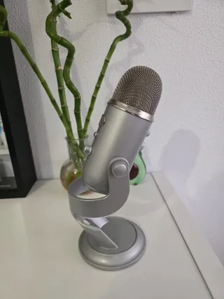 Micrófono Blue Yeti Gris