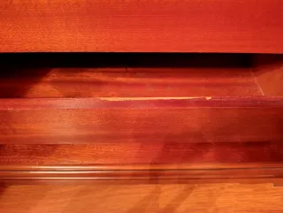 Armario de madera marrón