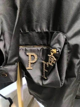 Cazadora mujer negra y dorada