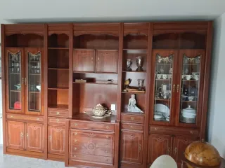 Mueble de Salón  de Madera y  Vitrinas de cristal