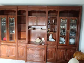 Mueble de Salón  de Madera y  Vitrinas de cristal