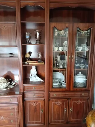 Mueble de Salón  de Madera y  Vitrinas de cristal