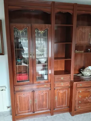 Mueble de Salón  de Madera y  Vitrinas de cristal