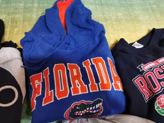 Consegna di felpe unisex