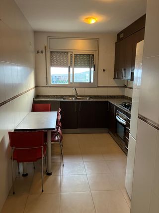 Luminoso piso de 2 hab., balcón y PARKING