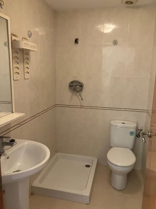 Luminoso piso de 2 hab., balcón y PARKING