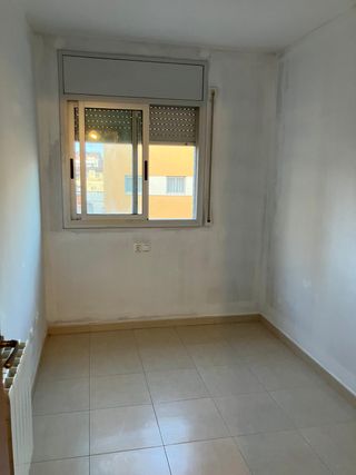 Luminoso piso de 2 hab., balcón y PARKING