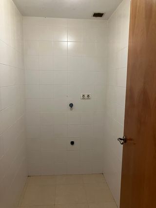 Luminoso piso de 2 hab., balcón y PARKING