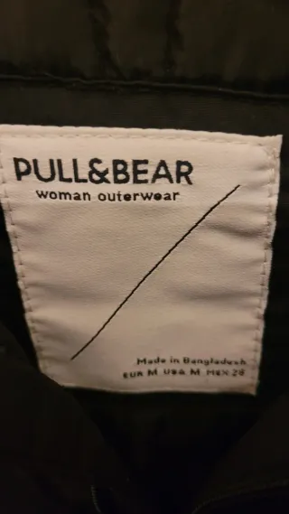 Chaqueta Anorak Pull&Bear Negra