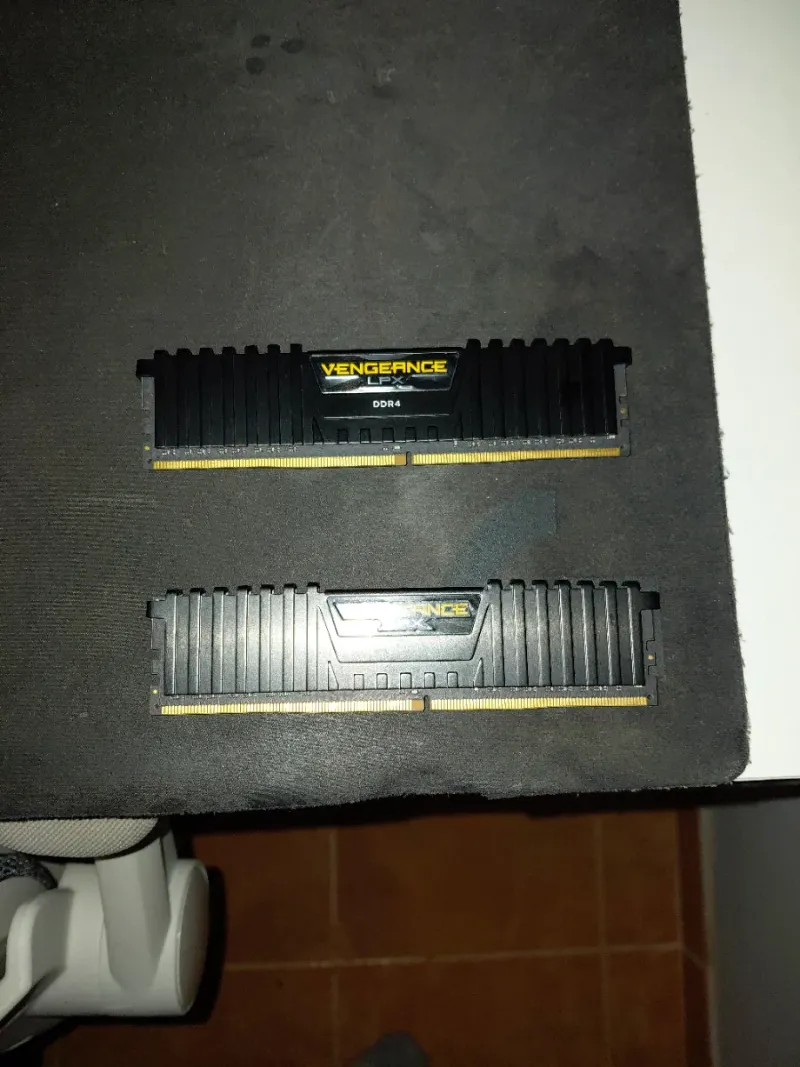 2x Corsair Vengeance LPX DDR4 8GB RAM