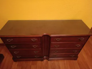 Cómoda de madera con 8 cajones