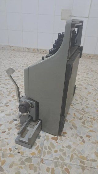 Maquina de escribir antigua años 70