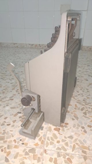 Maquina de escribir antigua años 70