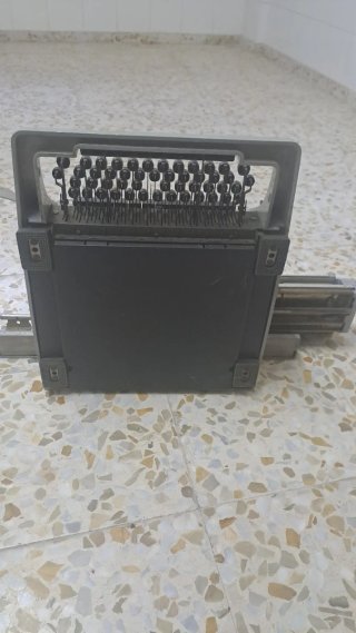 Maquina de escribir antigua años 70