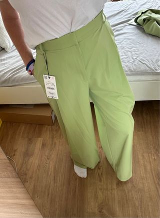 Traje verde blazer y pantalón ancho
