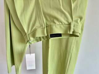 Traje verde blazer y pantalón ancho