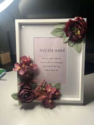 Marco de fotos con flores personalizable