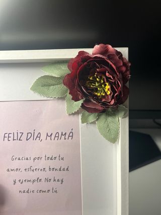 Marco de fotos con flores personalizable