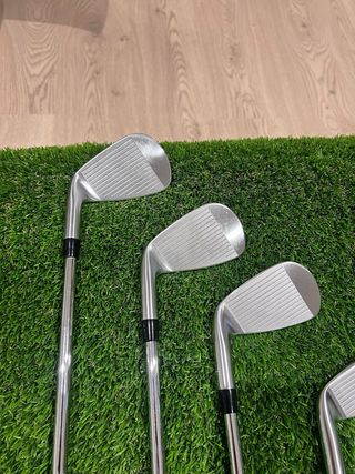 Juego Palos Golf Titleist T200 2023