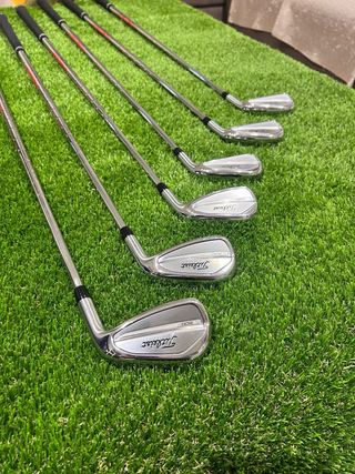 Juego Palos Golf Titleist T200 2023