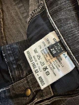 Pantalón vaquero negro con pedrería talla 37/38