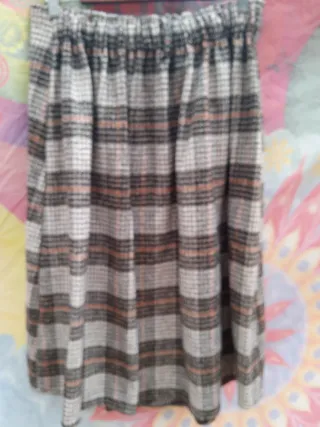 GRANATE-MORADA 4XL/FLORES 4XL/CUADROS XL:1X1,5€