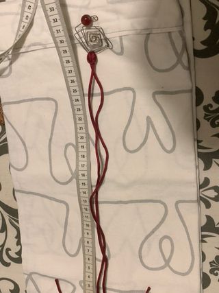 Colgante hecho a mano con cuenta roja