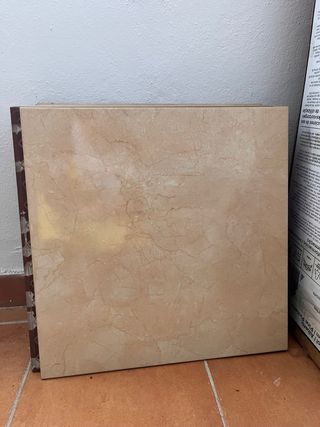 Suelo de gres porcelánico imitación mármol