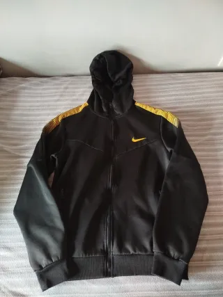 Chándal Nike Negro y Dorado