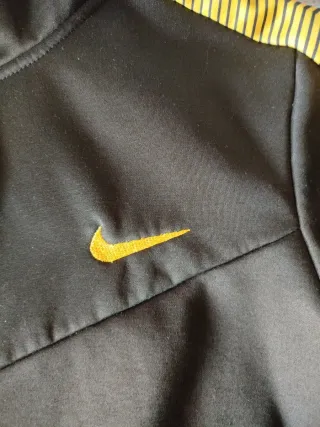 Chándal Nike Negro y Dorado