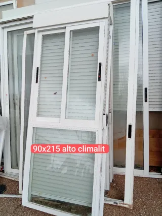 Ventana aluminio 90x215