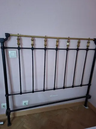 Cabecero antiguo forja y latón