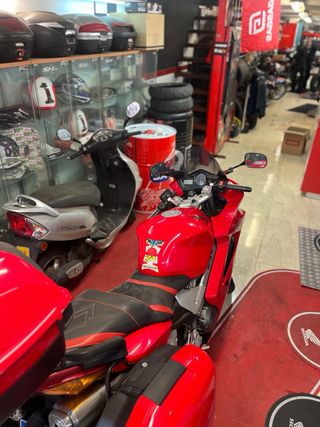 Honda VFR 800 VTEC Roja