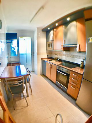 Piso luminoso con garaje amplio y trastero.