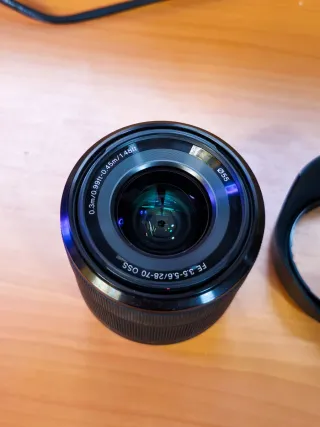 Sony 28-70mm f/3.5-5.6 OSS + estuche con 6 filtros