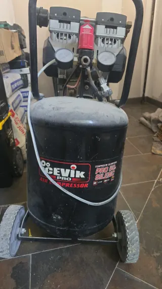 Compresor Cevik Pro 50L Vertical silencioso.