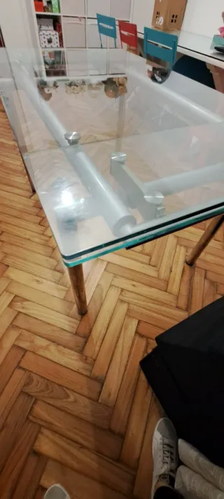 Mesa de comedor cristal y metal moderna