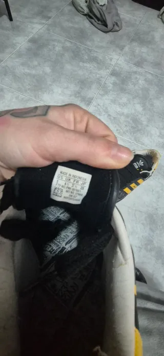 Adidas Bambas Negras y Amarillas