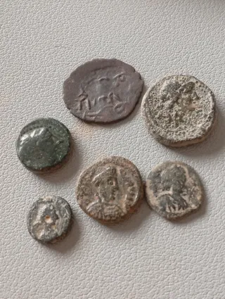 ≡ Lote monedas 3 bizantinas, 2 griegas y 1 árabe