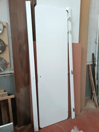 Puerta blanca interior