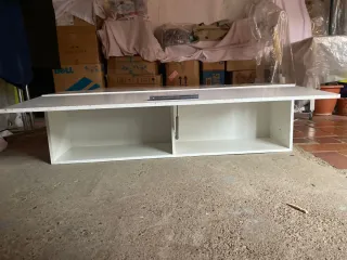 Mueble de madera blanco