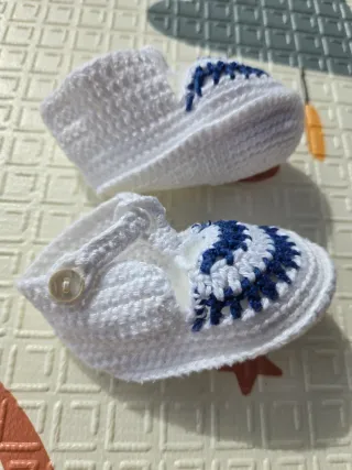 Scarpine neonata uncinetto cotone bianco e blu